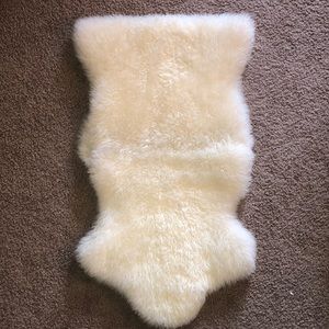 White sheepskin
